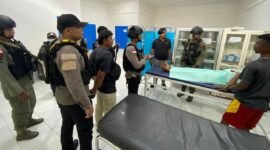 Aparat keamanan mendatangi RSUD untuk menjenguk korban. (Foto: Satgas Humas ODC)