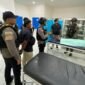 Aparat keamanan mendatangi RSUD untuk menjenguk korban. (Foto: Satgas Humas ODC)