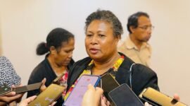 Kepala Dinas Kepala Dinas Pemberdayaan Perempuan, Perlindungan Anak, Pengendalian Penduduk, dan Keluarga Berencana (DP3AP2KB) Kabupaten Mimika, Johana Aryam. (Foto: Galeri Papua/Kevin Kurni)