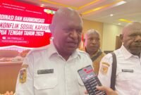 Staf Ahli Bidang Pemerintahan, Politik, dan Hukum Provinsi Papua Tengah, sekaligus Ketua Tim Penanganan Konflik Kwamki Narama dan Kapiraya, Marthen Ukago. (Foto: Galeri Papua/Kevin Kurni)
