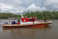 Armada kantor Pencarian dan Pertolongan Timika bertolak dari Muara Poumako Timika menuju ke lokasi yang dituju guna melakukan pencarian, Kamis (26/2/2026). (Foto: SAR Timika)