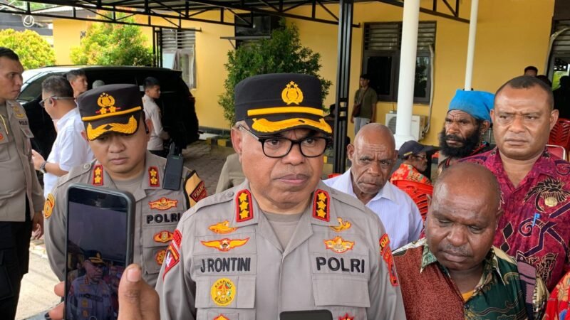 Kapolda Papua Tengah, Kombes Pol Jeremias Rontini, saat ditemui awak media di Mapolres Mimika, Kamis (26/2/2026). (Foto: Galeri Papua/Ahmad)