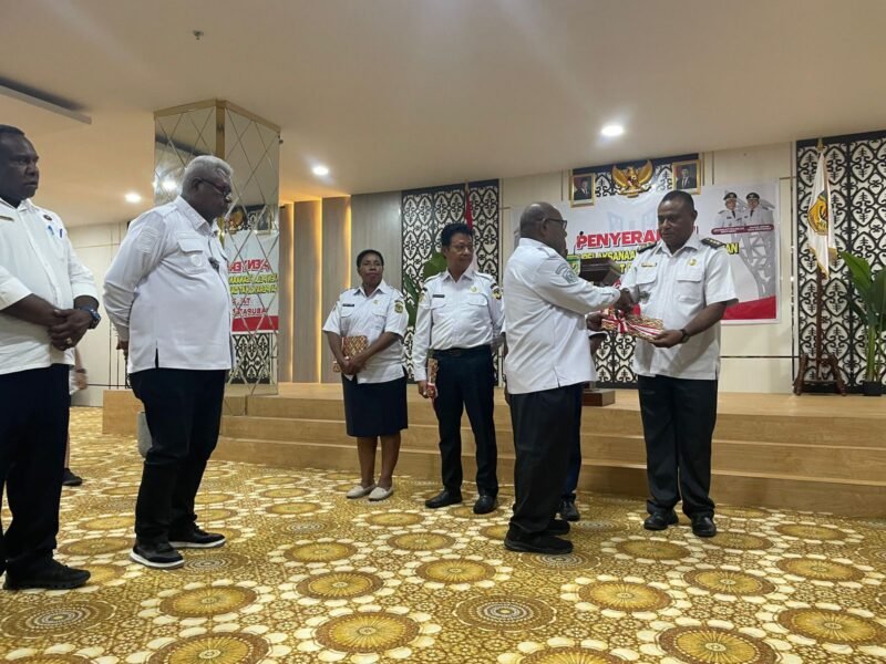 Penyerahan DPA di Lantai 3 Kantor BPKAD, Jalan Yos Sudarso, Timika, Rabu (25/2/2026). (Foto: Galeri Papua/Kevin Kurni)