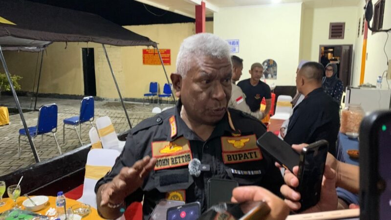 Bupati Mimika, Johannes Rettob. (Foto: Istimewa)