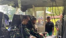 Proses evakuasi seorang anggota TNI yang tertembak dalam peristiwa kontak senjata di Nabire, Papua Tengah, Minggu (1/3/2026). (Foto: Istimewa)