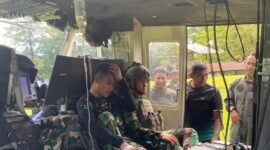 Proses evakuasi seorang anggota TNI yang tertembak dalam peristiwa kontak senjata di Nabire, Papua Tengah, Minggu (1/3/2026). (Foto: Istimewa)