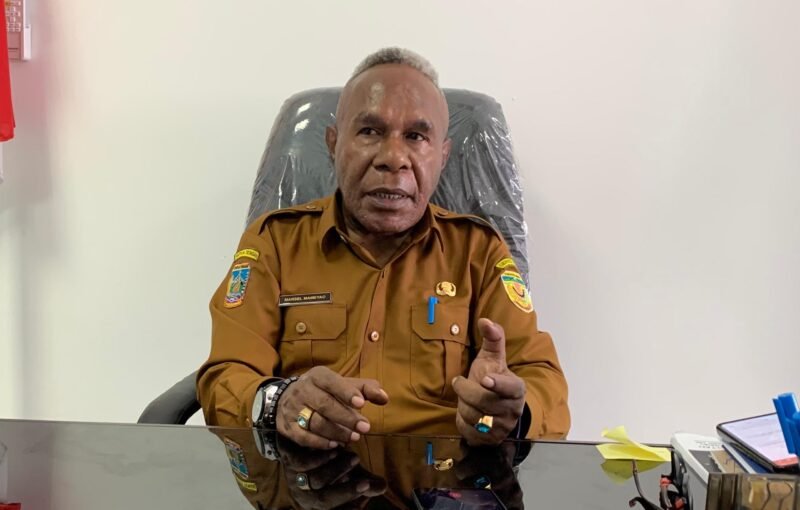 Kepala DPMPTSP Kabupaten Mimika, Marselino Mameyau. (Foto: Galeri Papua/Ahmad)