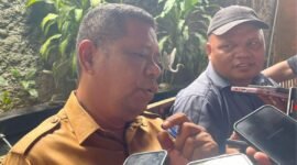 Kepala Dinas Kesehatan Mimika, Reynold Ubra, bertemu awak media usai mengikuti Musrenbang Distrik Tembagapura, senin (2/3/26). (Foto: Galeri Papua/Kevin Kurni)