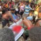Pihak keluarga menerima jenazah Eanus Mom di rumah duka, Jalur 4, Distrik Kwamki Narama, Mimika, Papua Tengah, Selasa (3/3/2026) sore. (Foto: Galeri Papua/Endy Langobelen)