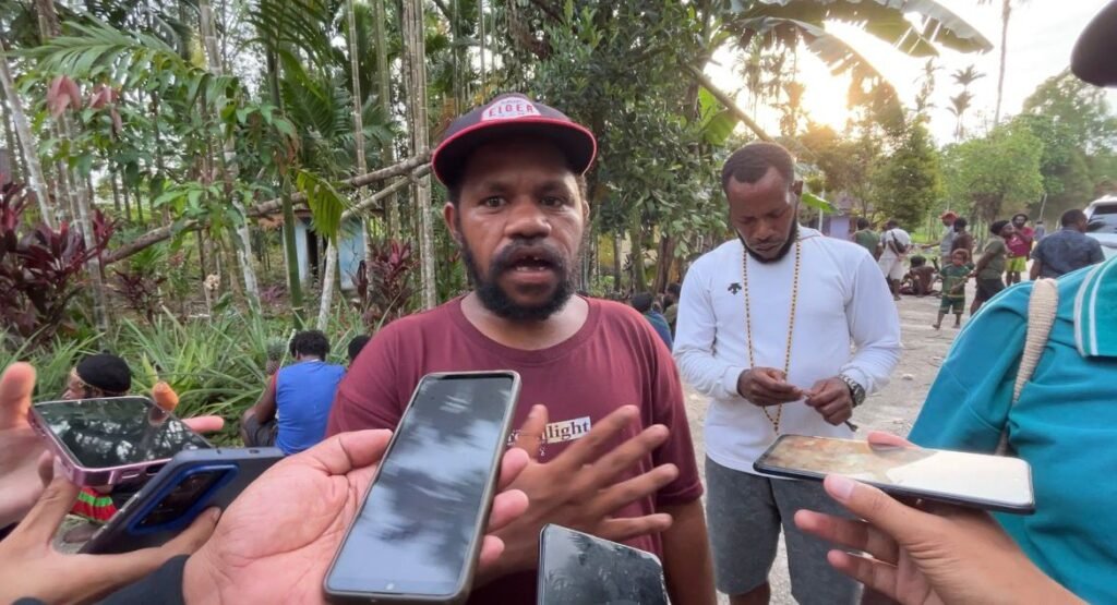 Hellois M. Kemong, keluarga korban. (Foto: Galeri Papua/Endy Langobelen)