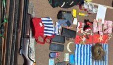 Sejumlah barang bukti yang diamankan aparat TNI usai melakukan operasi. (Foto: Koops TNI Papua)