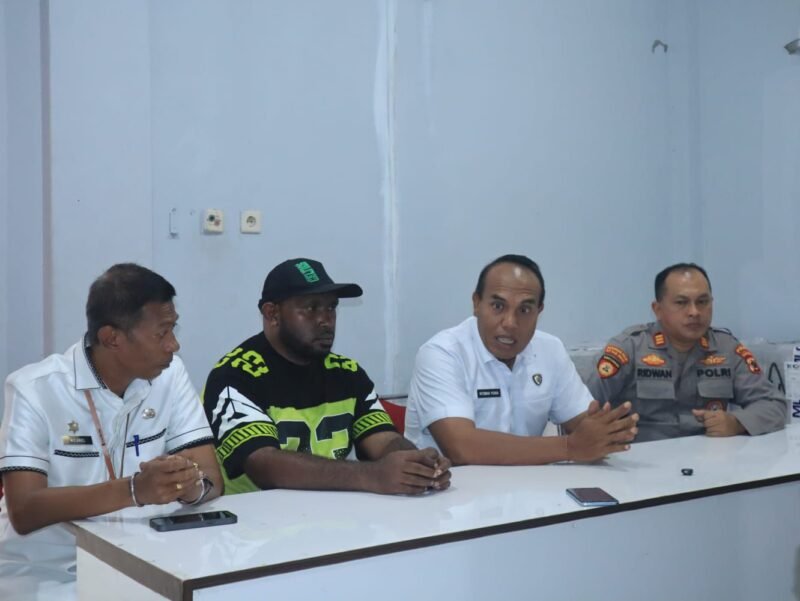 Pelaksanaan konferensi pers di Ruang Press Conference Stadion Wania Imipi SP 1. (Foto: Panitia Liga 4 PSSI Papua Tengah)