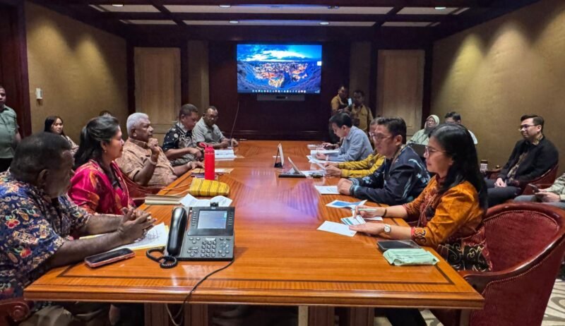 Pertemuan Direktur Utama BPJS Kesehatan, Prihati Pujowaskito, dengan Pemerintah Kabupaten Mimika, Jumat (6/3/2026). (Foto: BPJS Kesehatan)