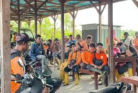 Petugas pengangkut sampah di Mimika mogok kerja, Senin (9/3/2026). (Foto: Galeri Papua/Endy Langobelen)