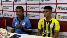 Pelatih Persemi, Eduard Ivakdalam, didampingi Kapten tim, Charenz Daniel Bryan Huwae, dalam konferensi pers, yang berlangsung usai pertandingan di Stadion Wania Imipi, Selasa (10/3/2026). (Foto: Galeri Papua/Ahmad)