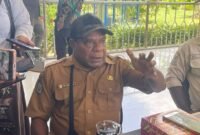 Kepala Dinas Lingkungan Hidup Kabupaten Mimika, Jeffry Deda. (Foto: Galeri Papua/Kevin Kurni)