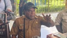 Kepala Dinas Lingkungan Hidup Kabupaten Mimika, Jeffry Deda. (Foto: Galeri Papua/Kevin Kurni)