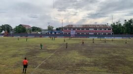 Pertandingan antara Persido Dogiyai vs Persintan Intan Jaya di Stadion Wania Imipi, SP 1, Distrik Wania, Mimika, Papua Tengah, Rabu (11/3/2026). (Foto: Galeri Papua/Ahmad)
