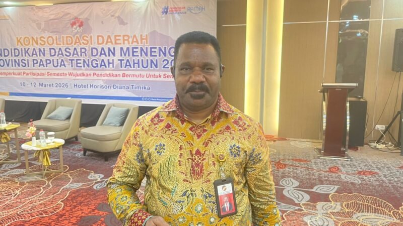 Stafsus Menhan Bidang Kedaulatan NKRI, Lenis Kogoya. (Foto: Galeri Papua/Kevin Kurni)