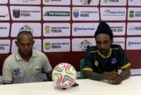 Konferensi pers Persipuncak usai melawan Persipani di Stadion Wania Imipi SP1, Timika, Papua Tengah, Kamis (2/3/2026). (Foto: Galeri Papua/Ahmad)