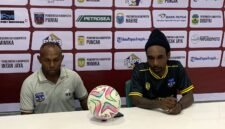Konferensi pers Persipuncak usai melawan Persipani di Stadion Wania Imipi SP1, Timika, Papua Tengah, Kamis (2/3/2026). (Foto: Galeri Papua/Ahmad)