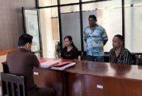 Proses penyerahan tersangka dan barang bukti ke Kejaksaan Negeri Mimika, Rabu (11/3/2026). (Foto: Humas Polres Mimika)