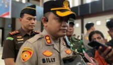 Kapolres Mimika, AKBP Billyandha Hildiario Budiman, saat ditemui awak media di Graha Eme Neme Yauware usai apel gelar pasukan Operasi Kepolisian Terpusat Ketupat 2026, Kamis (12/3/2026). (Foto: Galeri Papua/Ahmad)