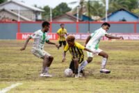 Pertandingan Persido Dogiyai melawan Persemi Mimika pada babak penyisihan Grup A Liga 4 Piala Gubernur Papua Tengah di Stadion Wania Imipi, SP 1, Mimika, Jumat (13/3/2026). (Foto: Fernando Rio)
