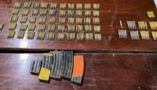 Sejumlah barang bukti yang diamankan polisi dalam operasi membongkar jaringan transaksi senpi dan amunisi ilegal. (Foto: Satgas Humas Ops Damai Cartenz)