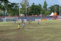 Pertandingan antara Persipani Paniai melawan Persemi dalam memastikan tiket ke partai final dalam laga semifinal Liga 4 Zona Papua Tengah di Stadion Wania Imipi, SP 1, Mimika, Senin (16/3/2026). (Foto: Galeri Papua/Ahmad)