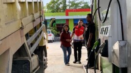 Pertamina Patra Niaga Regional II Papua Tengah bersama Disperindag saat menyisir SPBU SP 2 dalam sidak darurat, Rabu (18/3/2026) pagi. (Foto: Galeri Papua/Ahmad)