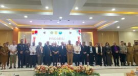 Foto bersama PGGM dan Bupati Mimika. (Foto: Galeri Papua/Kevin Kurni)