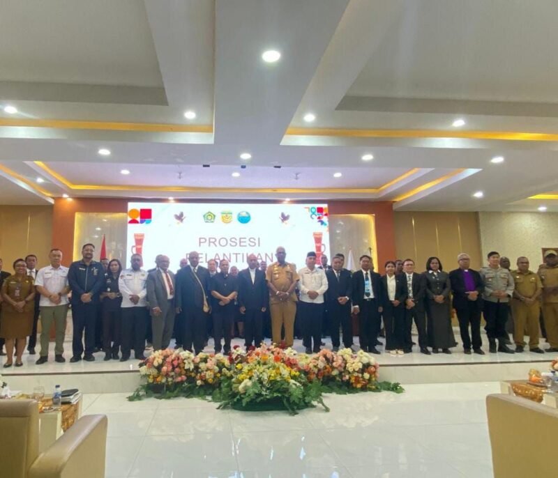 Foto bersama PGGM dan Bupati Mimika. (Foto: Galeri Papua/Kevin Kurni)