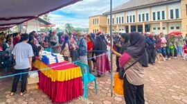 Dinas Perindustrian dan Perdagangan (Disperindag) Kabupaten Mimika menggelar pasar murah di halaman Gedung Eme Neme Yauware, Selasa (17/3/2026). (Foto: Galeri Papua/Kevin Kurni)