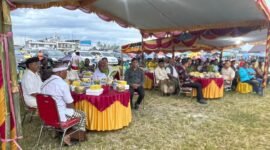Bupati Kabupaten Mimika, Johannes Rettob, didampingi Wakil Bupati, Emanuel Kemong, berserta tamu undangan di Kegiatan Parisadha Hindu Dharma Indonesia ( PHDI). (Foto: Galeri Papua/Kevin Kurni)