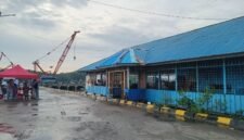 Suasana di Pelabuhan Pomako Timika jelang arus mudik Lebaran 2026. (Foto: Galeri Papua/Kevin Kurni)