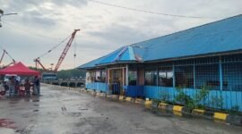 Suasana di Pelabuhan Pomako Timika jelang arus mudik Lebaran 2026. (Foto: Galeri Papua/Kevin Kurni)