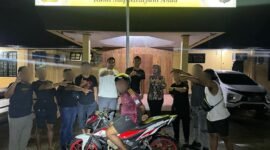 Pelaku (di atas motor) berhasil diamankan Tim Babat Polres Mimika. (Foto: Humas Polres Mimika)