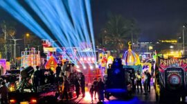 Kendaraan hias mulai berkumpul di halaman Graha Eme Neme Yauware, Timika, Papua Tengah, untuk mengikuti Pawai Takbir Keliling, Jumat (20/3/2026). (Foto: Galeri Papua/Endy Langobelen)