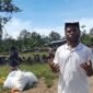 Intan Gwijangge, seorang hamba Tuhan muda asal Nduga sekaligus pemerhati kemanusiaan, mendatangi warga pengungsi di Muliama, Kabupaten Jayawijaya, Papua Pegunungan. (Foto: Tangkapan layar video)