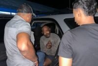 Polisi mengamankan tersangka jaringan amunisi ilegal di Jayapura, Papua. (Foto: Satgas Humas Operasi Damai Cartenz)