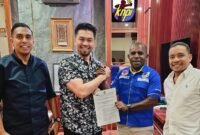 SK diserahkan langsung oleh Ketua Umum DPP KNPI, M. Ryano Panjaitan, kepada Ketua DPD KNPI Papua Tengah, Yustinus Tebai, di Jakarta, Senin (30/03/2026). (Foto: Istimewa)