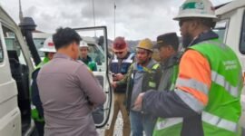 Suasana proses evakuasi korban penembakan di area tambang terbuka Grasberg. Rabu sore. Foto: Istimewa.