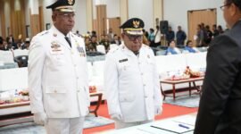 Bupati Mimika Johannes Rettob dan Wakil Bupati Emanuel Kemong saat prosesi pelantikan sebagai kepala daerah definitif periode 2025–2030 di Nabire, Papua Tengah, Selasa, 25 Maret 2025. Dok. Pemkab Mimika
