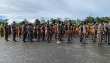 ASN Pemkab Mimika mengikuti apel gabungan OPD perdana pasca libur Lebaran di Lapangan Puspem, Senin, 30 Maret 2026. GaleriPapua/Ahmad