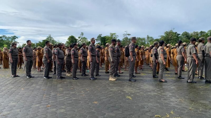 ASN Pemkab Mimika mengikuti apel gabungan OPD perdana pasca libur Lebaran di Lapangan Puspem, Senin, 30 Maret 2026. GaleriPapua/Ahmad