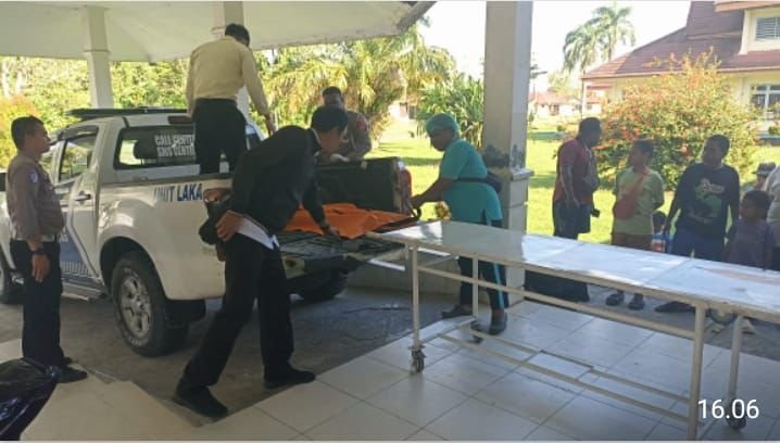 Jenazah korban dibawa ke RSUD Mimika. (Foto: Humas Polres Mimika)
