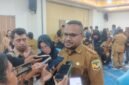 Kepala Bappeda Mimika, Septinus Timang, ditemui awak media usai mengikuti acara Musrenbang Otsus Kabupaten Mimika Tahun 2026 di Ballroom Hotel Horizon Ultima, Jl. Hassanudin, Timika. (Foto: Galeri Papua/Kevin Kurni)