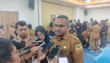 Kepala Bappeda Mimika, Septinus Timang, ditemui awak media usai mengikuti acara Musrenbang Otsus Kabupaten Mimika Tahun 2026 di Ballroom Hotel Horizon Ultima, Jl. Hassanudin, Timika. (Foto: Galeri Papua/Kevin Kurni)