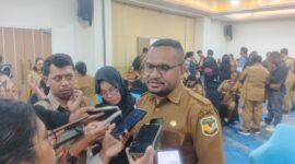 Kepala Bappeda Mimika, Septinus Timang, ditemui awak media usai mengikuti acara Musrenbang Otsus Kabupaten Mimika Tahun 2026 di Ballroom Hotel Horizon Ultima, Jl. Hassanudin, Timika. (Foto: Galeri Papua/Kevin Kurni)